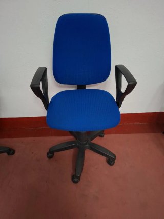 Silla giratoria oficina/estudiante. Tengo 2