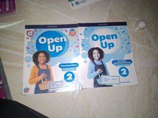 Libro de  ingles 1 y 2  (((2° de primaria
