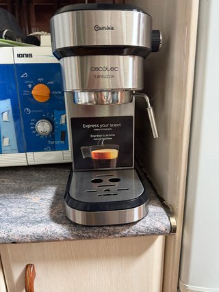 Cafetera Cecotec Cafelizzia