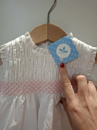 Vestido Smock Blanco con Detalles Rosa