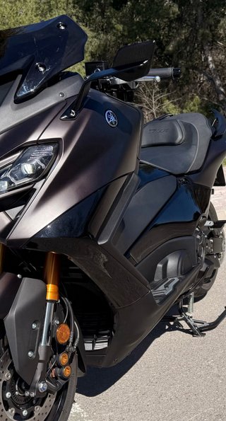 Yamaha TMax Techmax 560 (2024) Dark Magma Mate
