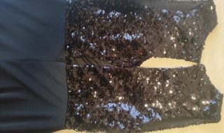 Mono de fiesta negro con lentejuelas