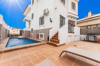 Chalet en alquiler en Los Pacos en Fuengirola