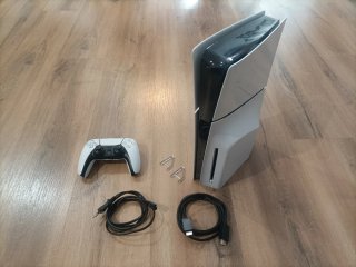 PS5 Slim 1TB con lector + 1 mando. Como nueva