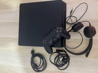 Consola PS4 1TB Negra + Accesorios