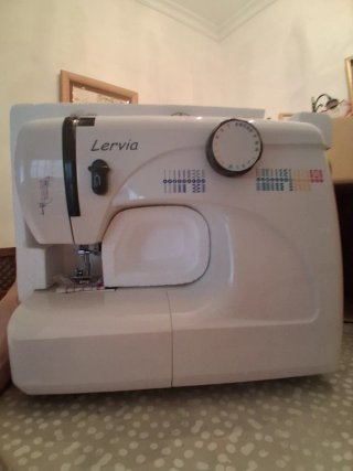 Máquina de coser Lervia