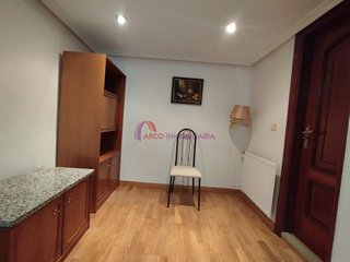 Piso en alquiler en Plaza España - Villa Pilar - Reyes Católicos - Vadillos en Burgos