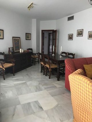 Piso en alquiler en Cruz Roja - Capuchinos en Sevilla