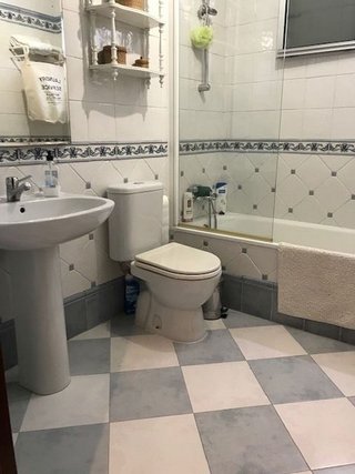 Piso en alquiler en Cruz Roja - Capuchinos en Sevilla