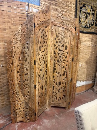 Magnifico biombo de madera tallado en India
