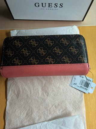 Billetera Guess Coral y Marrón