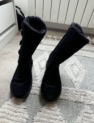 Botas UGG Negras con Botones Modelo antiguo