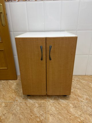 Mueble de cocina madera y plástico
