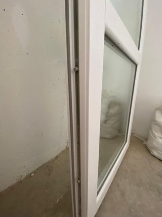 Puerta de PVC con Climalit a estrenar y llaves.