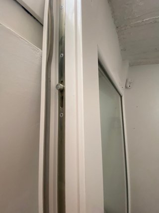 Puerta de PVC con Climalit a estrenar y llaves.