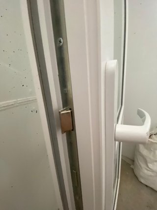 Puerta de PVC con Climalit a estrenar y llaves.