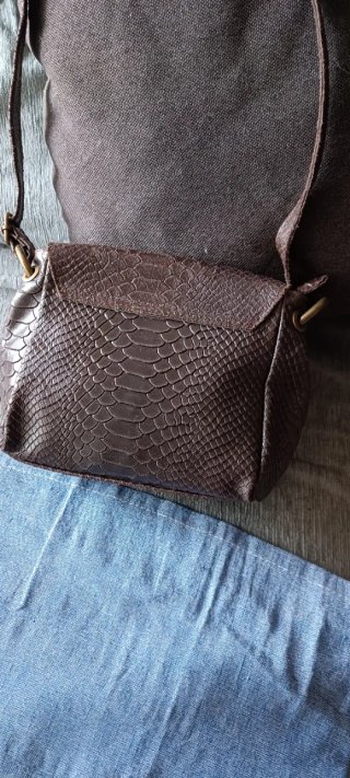 Bolso de piel marrón
