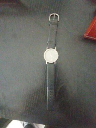 Reloj de Pulsera con Correa Negra