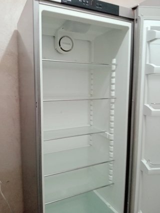Nevera  vertical Liebherr 180 Alto Inox