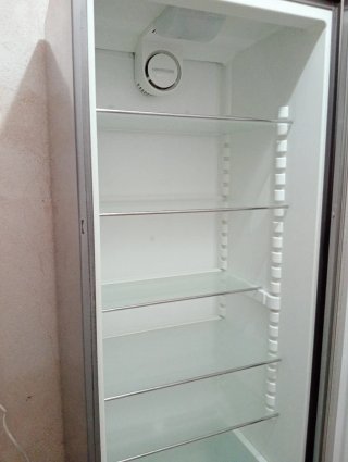 Nevera  vertical Liebherr 180 Alto Inox