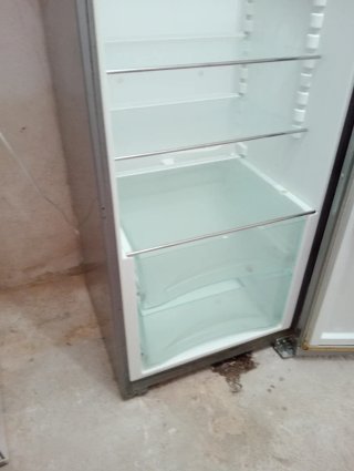 Nevera  vertical Liebherr 180 Alto Inox