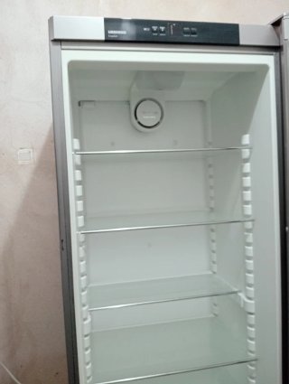 Nevera  vertical Liebherr 180 Alto Inox