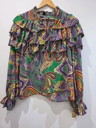 Blusa con Volantes Estampado Paisley