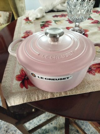 Olla Le Creuset Rosa. CHOLLO