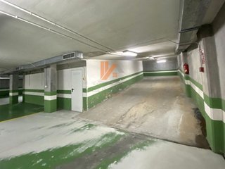 Garaje en venta en Ensanche - Sar en Santiago de Compostela