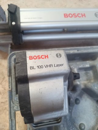 Nivel Láser Bosch BL 100 VHR con Trípode