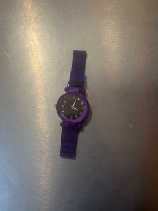 Reloj Morado Magnético