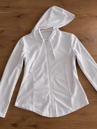 Chaqueta blanca con capucha