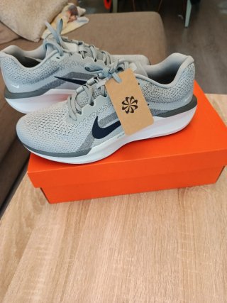 Zapatillas Nike grises sin estrenar