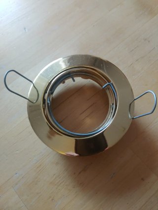 Cuatro soportes basculantes para focos empotrables