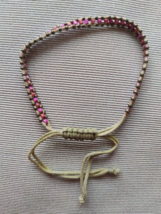 Pulsera de tobillo o muñeca beige / rosa