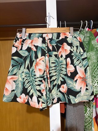 Pantalones Cortos Estampado Floral y otros