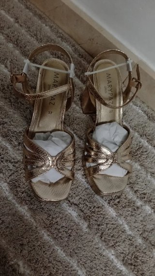 Tacones dorados MARYPAZ plataforma