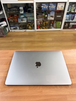MacBook Air 2020 13” 8GB RAM 256GB SSD