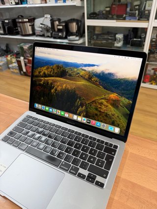 MacBook Air 2020 13” 8GB RAM 256GB SSD