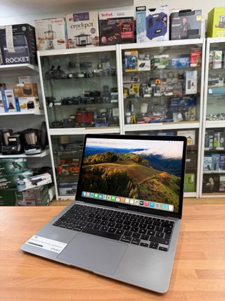 MacBook Air 2020 13” 8GB RAM 256GB SSD