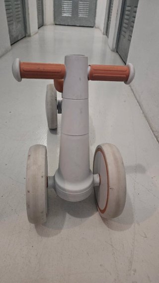 Triciclo sin pedales para bebé