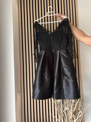 Vestido de fiesta negro con encajes