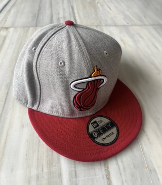 Gorra NBA Miami Heat original gris y roja