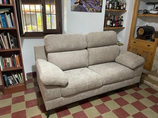 Sofá de dos plazas beige 2 metros, a estrenar