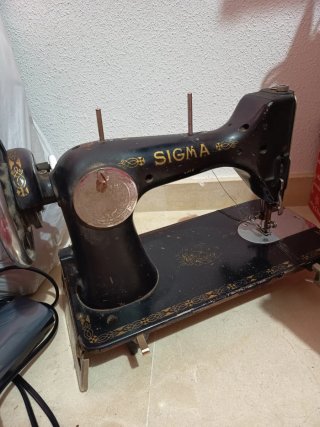 Máquina de coser antigua SIGMA