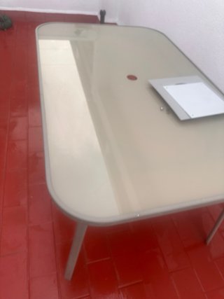 Mesa de jardín y terraza metálica