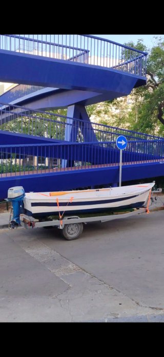 Barca y motor fueraborda