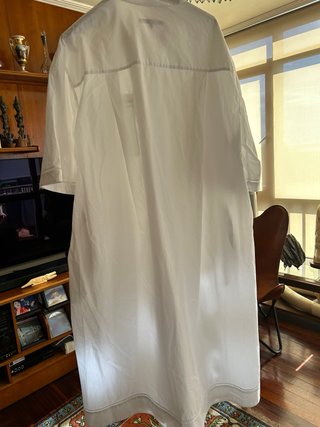 Vestido camisero blanco elegante