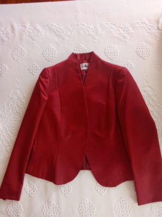 Traje de ceremonia mujer rojo floral