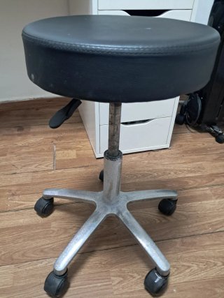 Taburete de estética con ruedas,